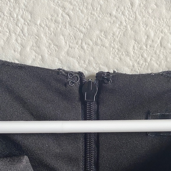 Roz & Ali Petite Shimmering Black Sleeveless Mini Dress - Picture 3 of 11